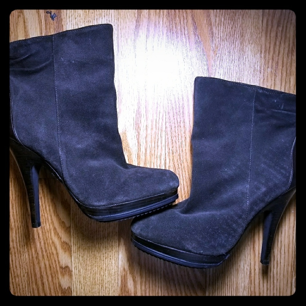 Authentic Micheal Kors boots/booties 8M